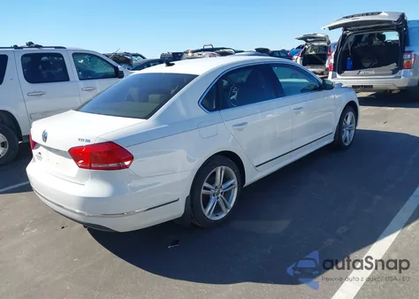 2015 Volkswagen Passat 1.8T Se z USA, uszkodzony, nr VIN 1VWBT7A32FC072081